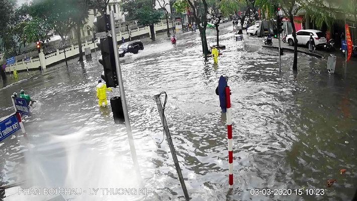 Điểm ngập 2: Ngã tư Phan Bội Châu – Lý Thường Kiệt. (Ảnh KTĐT)