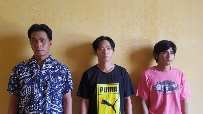 Đột nhập nhà dân lấy hơn 800 triệu đồng: Ngày 28/3/2021, ông T.Q.Đ (42 tuổi, ngụ P.14 , Q.11) đang ngủ tại lầu 2 ở nhà thì nghe tiếng còi báo động chống trộm của xe máy để ở tầng 1. Sau kiểm tra ông Đ phát hiện bị mất nhiều tài sản có giá trị với tổng giá trị tài sản hơn 800 triệu đồng. Hiện cơ quan chức năng đã giam giữ và điều tra các đối tượng trộm cắp tài sản. Ông Đ. hiện là Giám đốc một ngân hàng.