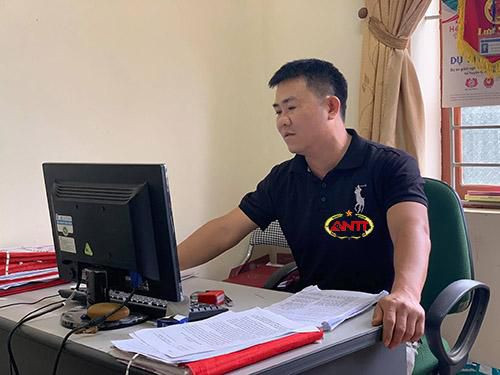 Ông Lương Văn Thuận – Chủ tịch MTTQ xã Châu Hạnh (huyện Quỳ Châu) thừa nhận, bản Na Xén thì có 15 hộ vẫn chưa nhận tiền. (Ảnh: ANTT)
