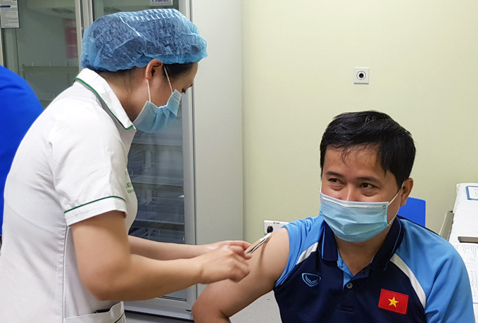 Để đảm bảo đủ thời gian miễn dịch sau khi tiêm theo khuyến cáo của Bộ Y tế, toàn bộ 45 cầu thủ trong danh sách sơ bộ đều được tiêm phòng COVID-19.