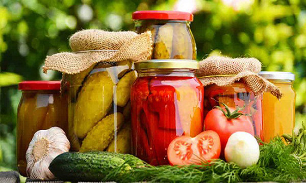 Đồ muối chua: Muối chua không chỉ giúp kéo dài thời gian bảo quản thực phẩm mà còn tăng cảm giác thèm ăn. Tuy nhiên, những món như cải muối, bắp cải muối, kim chi không chỉ chứa nhiều muối mà còn nhiều axit, gia vị cay.