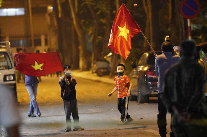 Theo đó, tất cả trường hợp cách ly trong khu phố đều cho kết quả âm tính với Covid-19 sau 2 lần xét nghiệm, các biện pháp phun khử trùng tại khu vực này được thực hiện đầy đủ.
