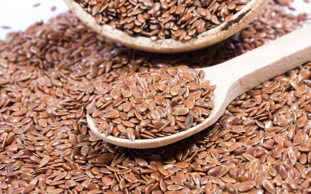 Hạt lanh rất giàu axit béo omega-3, và đã được chứng minh trong một số nghiên cứu là có tác dụng giảm huyết áp. Ảnh: genk.