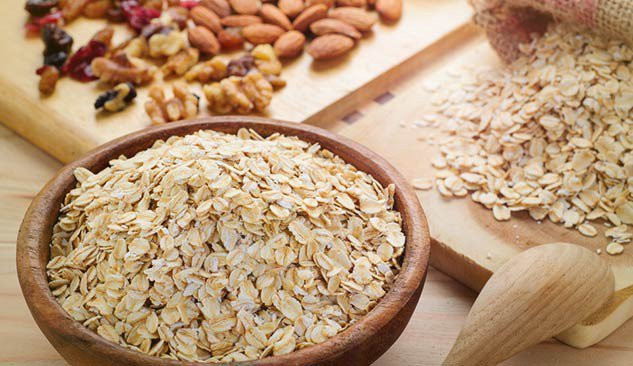 Bên cạnh đó, lượng beta-glucan có trong bột yến mạch còn giúp dưỡng ẩm và làm trắng da, nuôi dưỡng làn da bạn khỏe mạnh hơn. Ảnh: vinmec.
