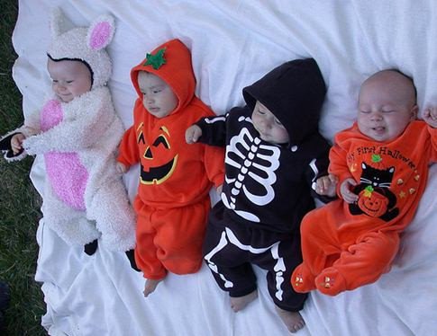 Mỗi bé một vẻ, bé nào cũng được cha mẹ chăm chút "ngoại hình" trong lễ hội hóa trang độc đáo.