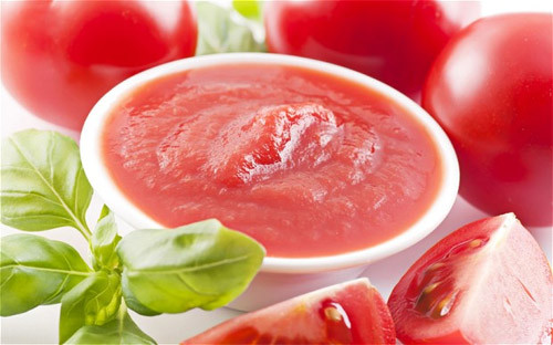 Cà chua, đu đủ, mật ong. Tỷ lệ 5:8:1. Cà chua giàu vitamin C, carotene, protein và các yếu tố vi lượng khác. Nó cũng có thể dùng để điều trị bệnh vàng da. Trong khi đó đu đủ điều trị chứng khó tiêu, nôn mửa và tiêu chảy.
