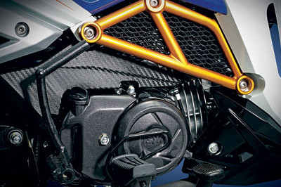 StarX 125 EFI sử dụng động cơ Ecotech mới với sức mạnh vượt trội, đạt công suất 9,3 mã lực tại vòng tua 8.000 vòng/phút, mô men xoắn cực đại 5.500 vòng/phút với hộp số tự động 4 cấp.