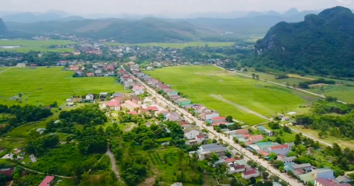 Về huyện Minh Hoá (Quảng Bình) những ngày này cùng hoà mình vào không khí hân hoan chào đón Tết Độc lập của người dân nơi đây. Đã từ lâu nét đẹp truyền thống văn hoá ăn Tết Độc lập mỗi dịp Quốc khánh 2/9 với ý nghĩa sum họp gia đình, giáo dục truyền thống cách mạng, yêu quê hương, đất nước cho các thế hệ con cháu.