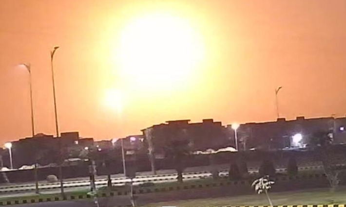 Moscow lúc này đang rơi vào tình thế tiến thoái lưỡng nan — vừa phải bảo vệ danh tiếng của máy bay Su-30 do Nga sản xuất, lại vừa phải tính toán đến quan hệ quân sự với Trung Quốc; trong khi đó, công ty Dassault của Pháp gấp rút cử người sang Ấn Độ nhằm bảo vệ danh tiếng cho chiến đấu cơ Rafale. Ảnh: X