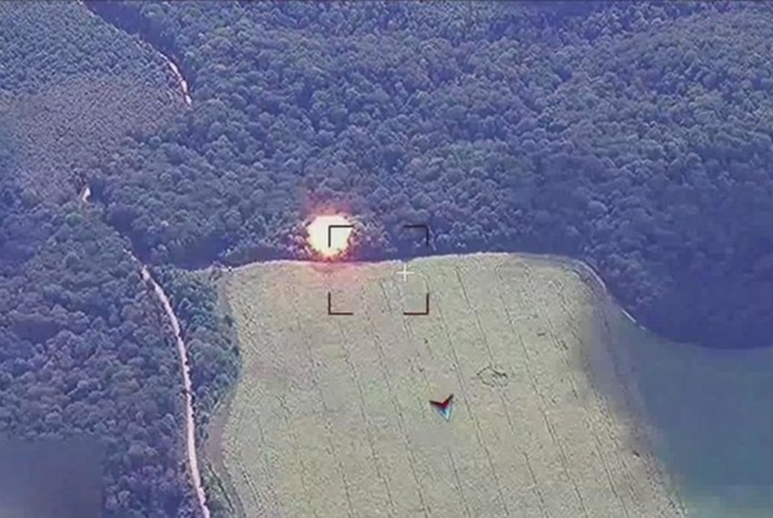 Trong gần ba năm kể từ khi HIMARS được đưa vào chiến đấu, cách duy nhất mà quân Nga đánh trúng được hệ thống này chủ yếu là nhờ máy bay không người lái trinh sát tầm xa phát hiện được mục tiêu, rồi mới gọi tên lửa Iskander tới tiêu diệt. Ảnh minh họa: RT