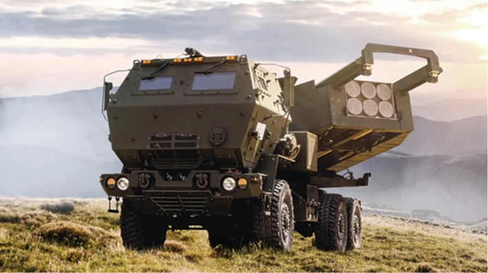 Trên thực tế, quy trình vận hành HIMARS tại Ukraine gần như giống hệt với cách các lực lượng NATO triển khai, khi toàn bộ đạn dược và thông tin tình báo phục vụ tấn công đều do phương Tây cung cấp. Trong mô hình này, quân đội Ukraine chủ yếu đóng vai trò vận hành kỹ thuật. Ảnh: Army Technology
