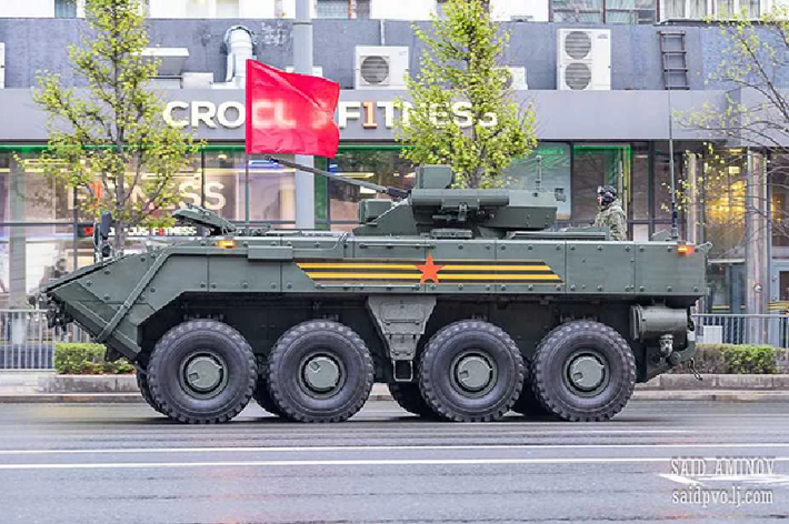 K-17 Bumerang là xe chiến đấu bộ binh (IFV) bánh lốp 8x8 được thiết kế để thay thế các nền tảng cũ của Liên Xô. Nó có thiết kế mô-đun, cho phép nhiều nhiệm vụ, bao gồm vận chuyển quân, chỉ huy và vai trò sơ tán y tế.