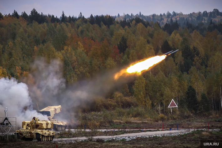 Mặt khác, Bộ Quốc phòng Ukraine cũng tuyên bố rằng họ đã chặn thành công 53 trong số 57 máy bay không người lái kamikaze nhắm vào các vị trí của Ukraine trong vòng 24 giờ qua. Hơn nữa, họ tuyên bố rằng Nga đã phóng tên lửa đạn đạo KN-23 của Triều Tiên từ khu vực Voronezh ở miền trung nước Nga trong ngày qua. Ảnh: Ura.ru.