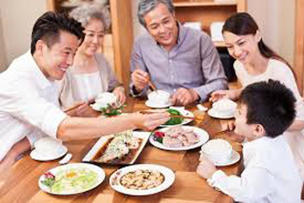 Đàn ông và phụ nữ trưởng thành cần lần lượt 56 và 46 gram protein/ngày. Thanh thiếu niên cần khoảng 50gr và trẻ em từ 19-34gr/ngày. Một chế độ ăn uống gồm 20% lượng protein hàng ngày được coi là phù hợp.