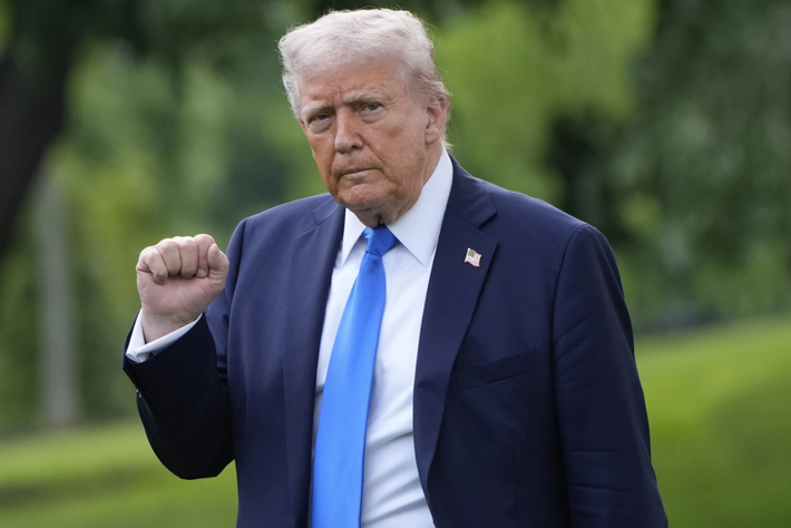 Vấn đề chi phí cao và hậu cần đã ngăn cản nỗ lực tổ chức diễu binh của ông Trump trong nhiệm kỳ đầu tiên của ông. Thực tế, Trump từ lâu đã muốn có một cuộc diễu binh lớn hoành tráng trên Đại lộ Pennsylvania. Ảnh: @Alex Brandon.