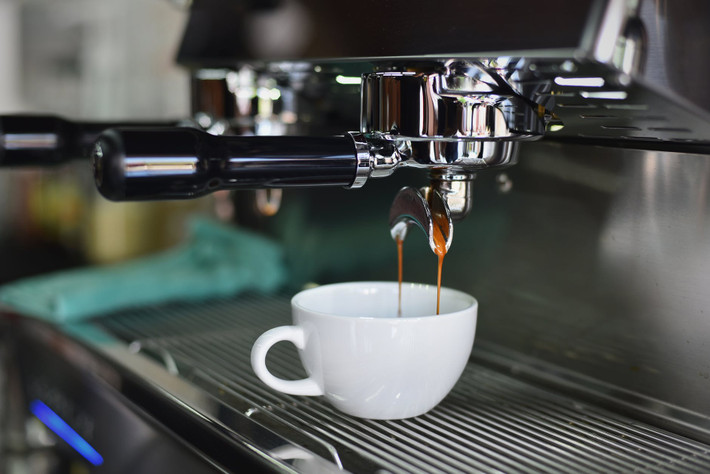 Người sinh vào tháng 9 âm lịch có tính cách lạc quan, luôn tiến lên phía trước, đồng thời có bề ngoài đẹp đẽ. Họ cũng là người trọng tình trọng nghĩa, làm việc gì cũng biết trước biết sau và thường gặp được quý nhân tương trợ.