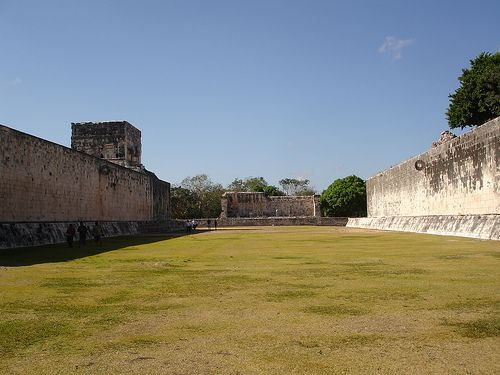 Giáo sư David Lentz, tác giả chính của nghiên cứu này, cho biết: “Khi người Maya cổ đại xây dựng một khu nhà mới tại làng, họ sẽ cầu xin lòng nhân từ của các vị thần bảo vệ những người sống trong đó”. Ảnh: @ThoughtCo.