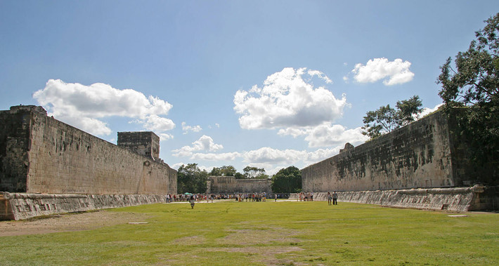 Một cuộc khai quật khảo cổ tại thành phố Maya cổ đại tên là Yaxnohcah ở Mexico, do các nhà khảo cổ học đến từ trường Đại học Cincinnati, hợp tác với nhiều tổ chức khác nhau thực hiện, đã tiết lộ bằng chứng thuyết phục về các lễ vật nghi lễ có tại sân bóng cổ của người Maya. Ảnh: @Chichen Itza.