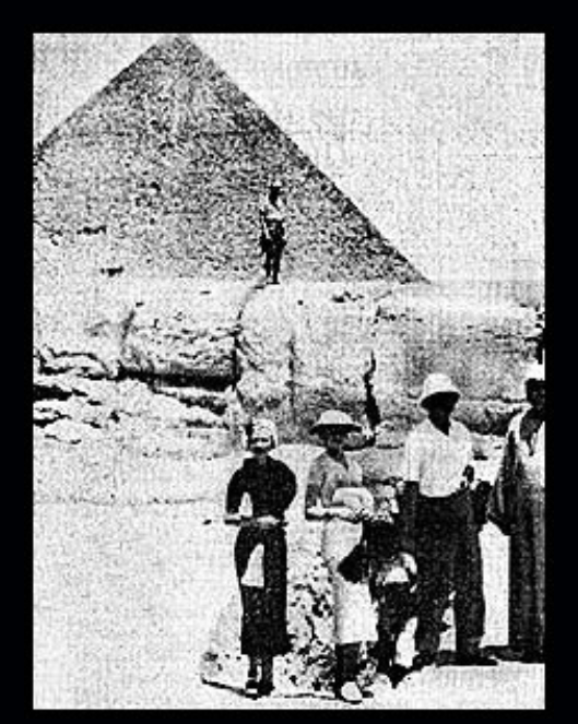 Sau khi ông và gia đình đi đến Đền Luxor ở Ai Cập, họ đã mang về một món đồ - đó là một chiếc xương đầu lâu lấy từ đống đổ nát, mặc dù địa điểm đó đã yêu cầu phải để nguyên mọi thứ. Họ không biết rằng, bộ đầu lâu này có thể bị yểm lời nguyền cổ xưa. Ảnh: @northedinburghnightmares.