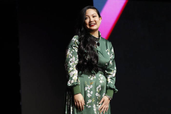 Trước khi được đề cử giải thưởng Nobel Hoà Bình, Amanda Nguyễn có tuổi thanh xuân đầy tổn thương và nước mắt. Năm 2013, Amanda Nguyễn, 22 tuổi, đang là sinh viên năm cuối tại Đại học Harvard (Mỹ) bất ngờ bị tấn công tình dục. Thay vì im lặng, cô quyết định chiến đấu để tìm công lý. Cô tìm bằng chứng, thu thập các mẫu ADN và đến cơ quan chức năng