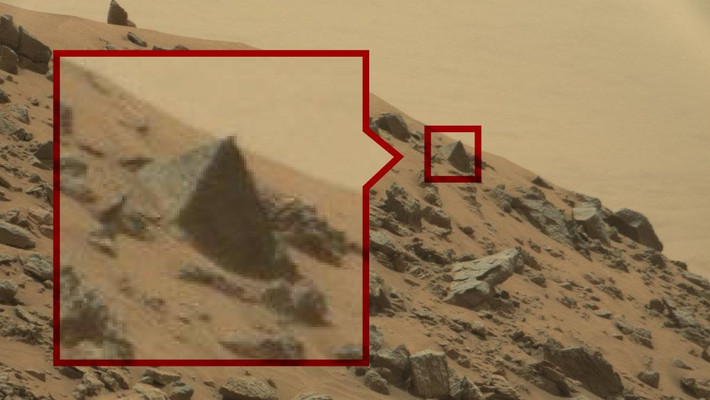 Ông tuyên bố rằng, chính những hình ảnh của NASA cho thấy các cấu trúc hình kim tự tháp trên bề mặt sao Hỏa. Ông nói: "Nếu kim tự tháp được hình thành tự nhiên, thì giờ này nó đã bị thổi bay mất rồi", McMoneagle lập luận. "Nó phải do con người tạo ra". Ảnh: @NASA.