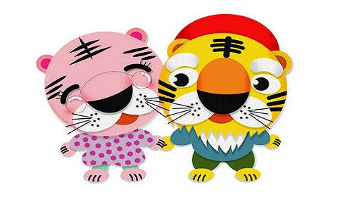 Tuổi Dần: Con giáp này cần đề phòng tiểu nhân đâm sau lưng trong công việc. Tài vận trung bình, cần cẩn thận khi quản lý nguồn thu phụ, để tránh tổn hao tiền bạc. Chuyện tình cảm khởi sắc, đôi lứa hạnh phúc. Sức khỏe cần chú ý bệnh cũ tái phát. Con số may mắn: 1, 6. Màu sắc may mắn: màu ghi.