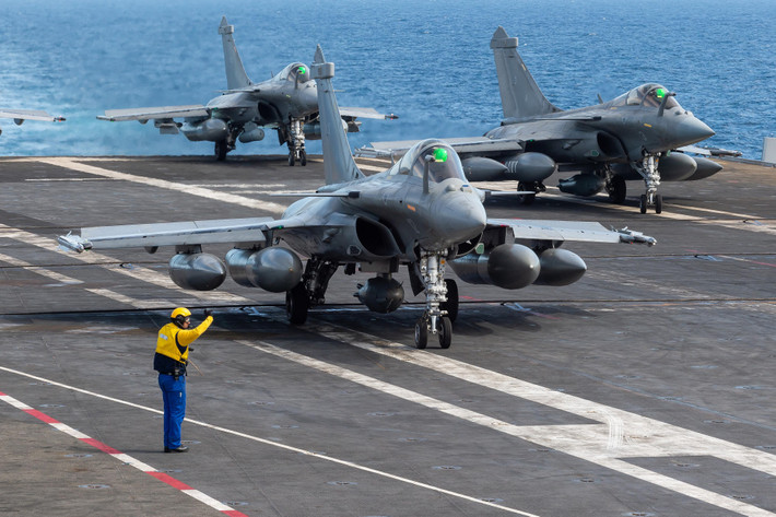 Còn dòng máy bay chiến đấu Dassault Rafale do Pháp sản xuất được Không quân Ấn Độ mua và vận hành từ năm 2020, là máy bay chiến đấu đa năng hai động cơ nổi tiếng về tính linh hoạt và công nghệ tiên tiến. Ảnh: @Asian Military Review.