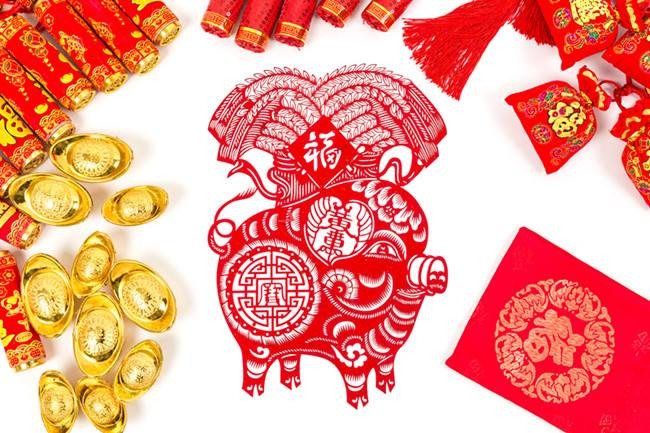 Tuổi Hợi: Dự đoán ngày mới tử vi 12 con giáp cảnh báo, bạn đang khá tự ti, mặc cảm và đánh mất chính mình. Cần nhanh chóng hoàn thành nhiệm vụ cấp trên giao phó, hạn chế chi tiêu. Bao giờ mở lòng đón nhận mọi thứ, bạn mới lấy lại được phong độ tài chính và hiệu suất làm việc vốn có. * Thông tin trong bài chỉ mang tính chất tham khảo, chiêm nghiệm