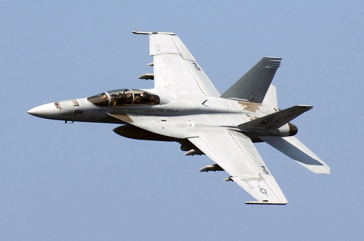 Còn Boeing F/A-18 Super Hornet, đối thủ cạnh tranh trực tiếp với Rafale M trong các cuộc thử nghiệm của Ấn Độ, có giá khoảng 70-100 triệu đô la một chiếc, trong khi Su-35 của Nga, máy bay chiến đấu thế hệ 4.5 trên đất liền, có giá khoảng 85 triệu đô la. Ảnh: @Wikipedia.