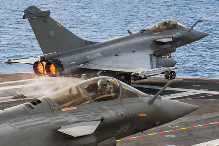 Radar mảng quét điện tử chủ động (AESA) của máy bay phản lực Rafale M giúp tăng cường khả năng phát hiện và theo dõi, trong khi bộ tác chiến điện tử Spectra cung cấp khả năng phòng thủ mạnh mẽ chống lại các mối đe dọa tên lửa. Ảnh: @Swarajya.