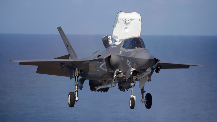 Theo nhà sản xuất Lockheed Martin, số lượng lớn F-35 tại châu Âu đang củng cố khả năng phòng thủ và tác chiến của NATO trên không, trên biển và trên bộ, đồng thời nâng cao sức mạnh và khả năng hợp tác của liên minh. Ảnh: Máy bay chiến đấu F-35B/ Lance Cpl. Tyler Harmon.