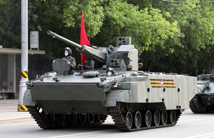 2S38 được đánh giá là hệ thống phòng không tự hành đa năng và tinh vi. Nó được triển khai trên khung gầm xe chiến đấu bộ binh BMP-3 cải tiến, giúp tăng khả năng cơ động trên nhiều địa hình khác nhau. Ảnh: Armoredwarfare.