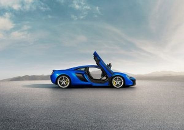6. Geneva International Motor Show: Người xem có thể chiêm ngưỡng các dòng xe của AMAG Automobil, Amstutz Producte AG, Mercedes Benz, FIAT Group Automobiles. Triển lãm diễn ra từ ngày 5 tới 15.3.2015.