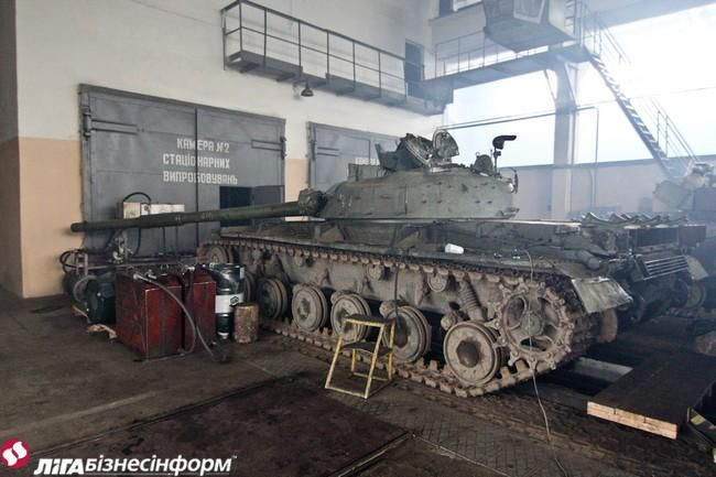 Cận cảnh xe tăng T-64 của quân đội Ukraine. Đây vốn là dòng xe được sản xuất tại Kharkiv từ thời Liên Xô vào cuối những năm 1960.