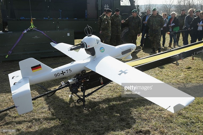 Ngoài ra, tiểu đoàn cũng được trang bị các UAV trinh sát cùng nhiều thiết bị vũ khí, quân tư trang hiện đại hàng đầu của Quân đội Đức.