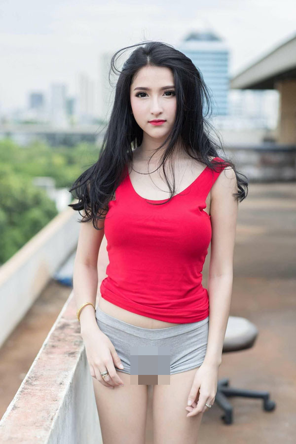 Mẫu quần này giúp phô diễn được đường cong cơ thể song lại không nhận được sự đồng tình của đám đông. Nhiều người cho rằng chúng chỉ nên mặc trong, làm đồ ngủ thay vì để diện xuống phố.