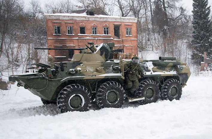 Hình ảnh xe bọc thép chở quân BTR-82A tham gia diễn tập với tiểu đoàn Công binh Nga tại tỉnh Vladimir.