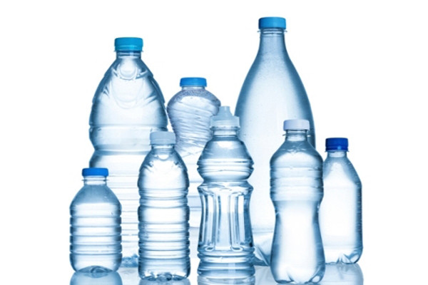 111 EDCs trong nghiên cứu này bao gồm phthalates(có trong các sản phẩm nhựa), thuốc trừ sâu, và dioxin (trong môi trường ô nhiễm), và trong số các sản phẩm hóa học khác. Về cơ bản, những hóa chất này có ở khắp mọi nơi như bao bì nhựa và chai nhựa đựng nước.