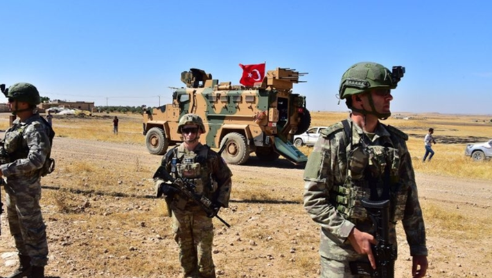 Mối lo ngại này càng gia tăng khi Thổ Nhĩ Kỳ có sự hiện diện quân sự ở miền bắc Syria, nơi nước này duy trì hơn 10.000 quân và hàng chục tiền đồn theo các thỏa thuận có từ chiến dịch Lá chắn Euphrates năm 2016. Ảnh: EPA