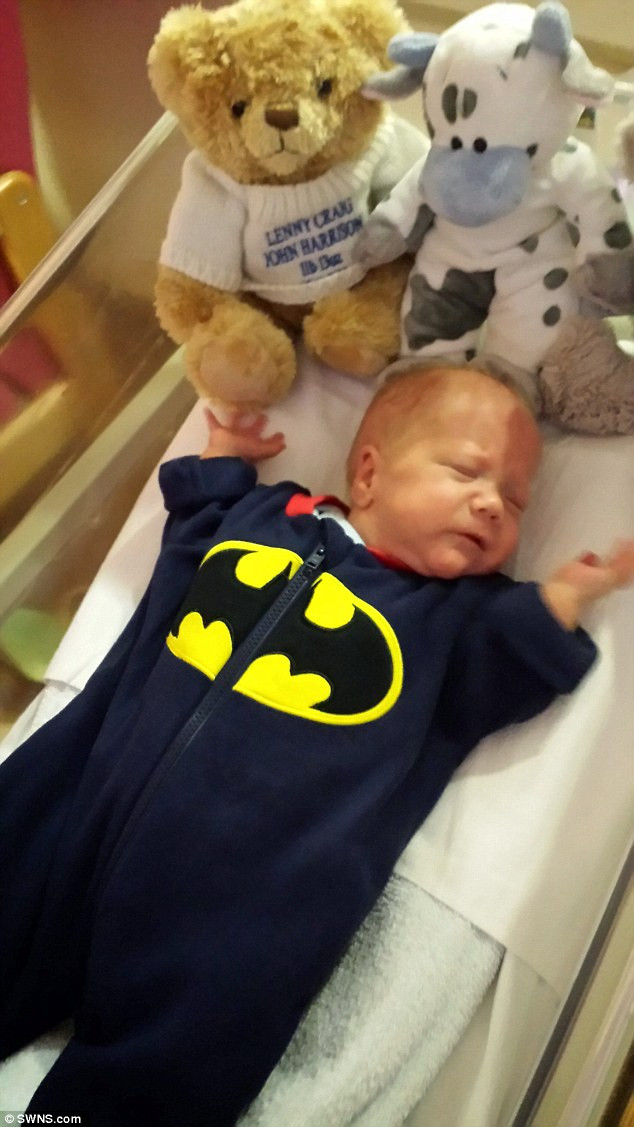 Ngày 65: Lenny trong bộ đồ ngủ Batman cực ngầu.