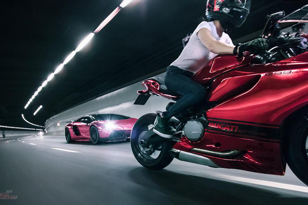 Trong khi đó, hiện giá bán của một chiếc siêu bò Lamborghini Aventador tại thị trường Việt Nam lên tới 26 tỷ đồng.