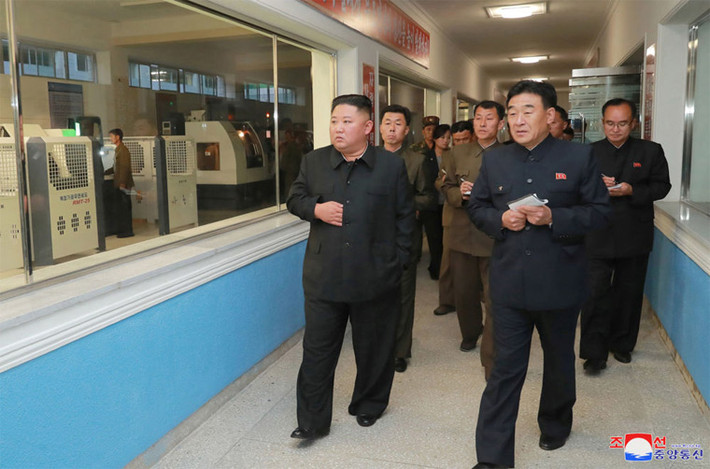 Ông Kim Jong-un thăm Nhà máy thiết bị y tế Myohyangsan.
