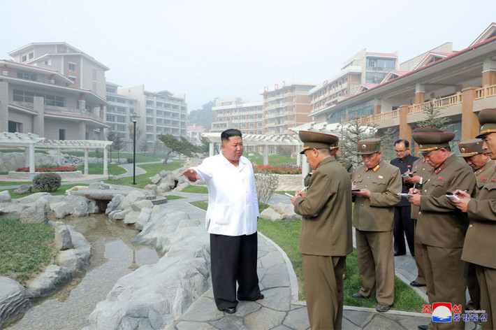 Ông Kim Jong-un thăm khu nghỉ dưỡng Suối nước nóng huyện Yangdok, Triều Tiên.