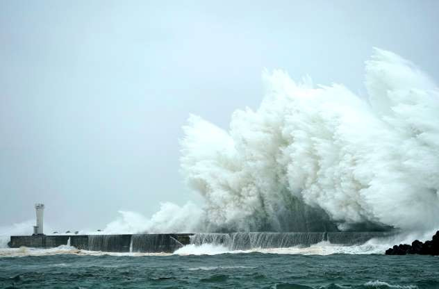 7 người thiệt mạng ở các tỉnh Chiba, Gunma, Kanagawa và Fukushima. Ngoài ra, khoảng 425 nghìn hộ gia đình bị mất điện do ảnh hưởng của bão Hagibis. (Ảnh: EPA)