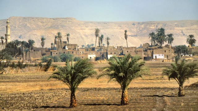 Một ngôi làng ở thung lũng sông Nile, nằm giữa 2 tỉnh Memphis và Luxor.