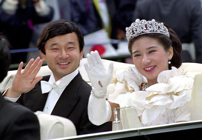 Hoàng hậu Masako sinh năm 1963 tại Tokyo, Nhật Bản, xuất thân từ gia đình danh giá. Cha bà là cựu thẩm phán Tòa án quốc tế và quan chức của Bộ Ngoại giao Nhật Bản. Bà kết hôn với Thái tử Naruhito vào năm 1993, sau 7 năm yêu nhau. (Ảnh: AP)