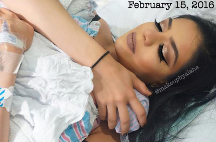 Bức ảnh cuối cùng là Alaha ôm thiên thần nhỏ Sofia của mình. Công việc make up của mẹ cũng hoàn thành khi con vừa sinh ra.