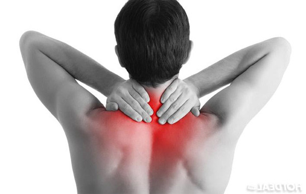 Để ngừa đau cổ, bàn làm việc
nên có: Chiều cao bàn bằng 0,46 chiều cao cơ thể. Chiều cao ghế bằng 0,27 chiều cao cơ thể. Màn hình máy tính đặt đường thẳng ngang tầm mắt 1cm. Sau đây là những bài tập giảm đau cổ nhằm thư giãn, tăng sức cơ, giữ vững các đốt sống cổ, tránh hiện tượng thoái hóa khớp sớm.