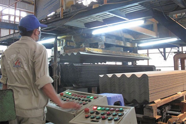 Cụ thể là các chất độc hóa học như dioxin, benzene, formaldehyde, amiăng, vinyl clorua...hiện hữu trong cuộc sống hàng ngày của chúng ta có thể gây ung thư.