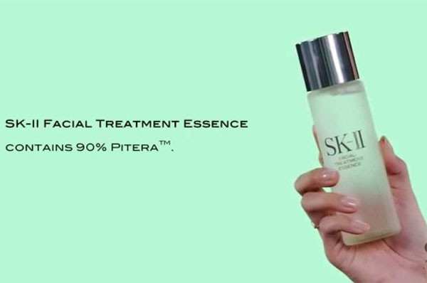 Nước thần. Đây là một loại nước dưỡng da dùng sau bước áp dụng toner có công dụng tái sinh, phục hồi làn da, thúc đẩy tuần hoàn tự nhiên của da...Sản phẩm này được các ông lớn tên tuổi trong ngành mỹ phẩm như Estee Lauder hay SKII lăng xê với cái giá không hề rẻ.